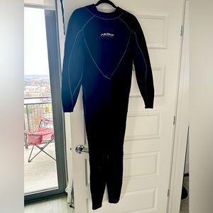 AKONA wetsuit size youth XL + mask